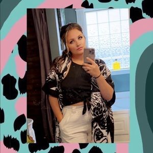 LARISSA IS LIVE!!!!!! LIKE THIS LISTING TO KNOW WHEN IM LIVE! ❤️❤️❤️❤️